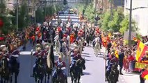 Las Fuerzas Armadas y los Reyes se dan un baño de masas en Granada