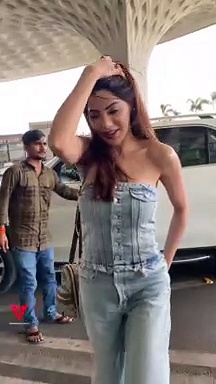 निक्की तंबोली का खिसका ऑफ शोल्डर टॉप, Oops Moment  से बचने किया ये काम, देखें वीडियो