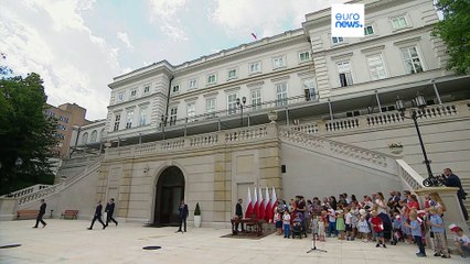 Dietrofront di Duda sulla legge contro le influenze russe in Polonia