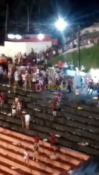 VÍDEO: Torcedores brigam dentro do Barradão após Vitória vencer o Ituano