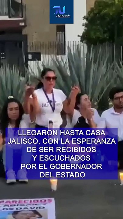 Familiares y amigos de los jóvenes desaparecidos del Call Center, realizaron una marcha silenciosa desde la Glorieta de la Minerva, hasta Casa Jalisco, para exigir justicia  #TuNotiReel
