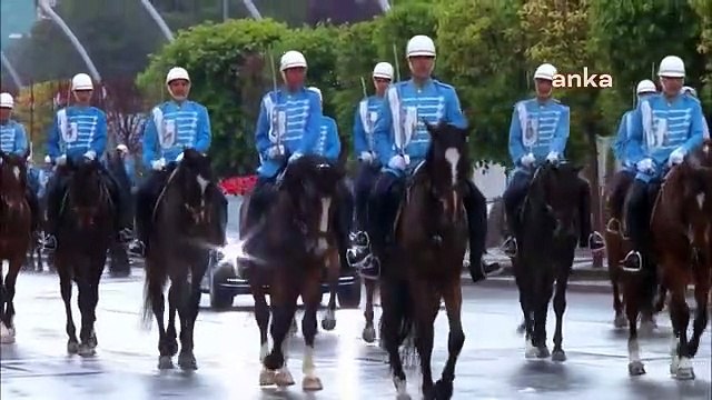 Erdoğan, Anıtkabir'den Cumhurbaşkanlığı'na Atlı Tören Birliği Eşliğinde Gitti