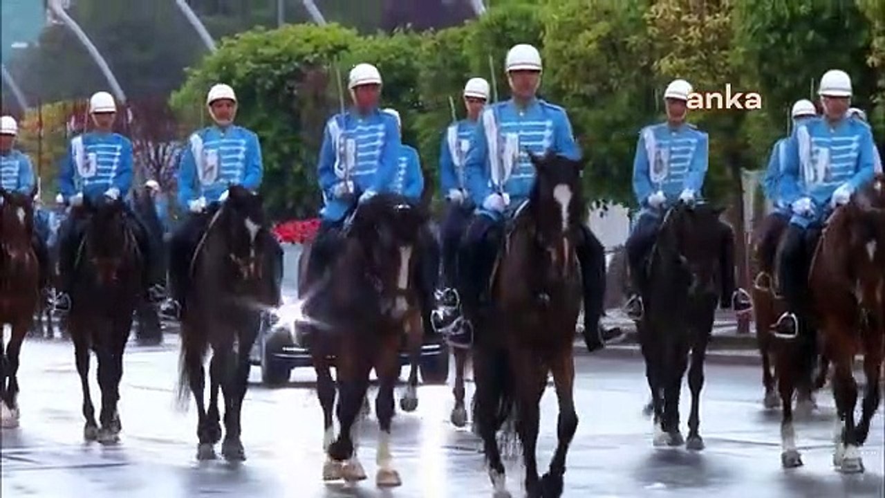Erdoğan, Anıtkabir'den Cumhurbaşkanlığı'na Atlı Tören Birliği Eşliğinde Gitti