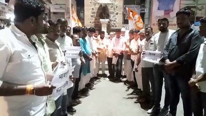 दिवंगतों की आत्मा की शांति के लिए रखा मौन