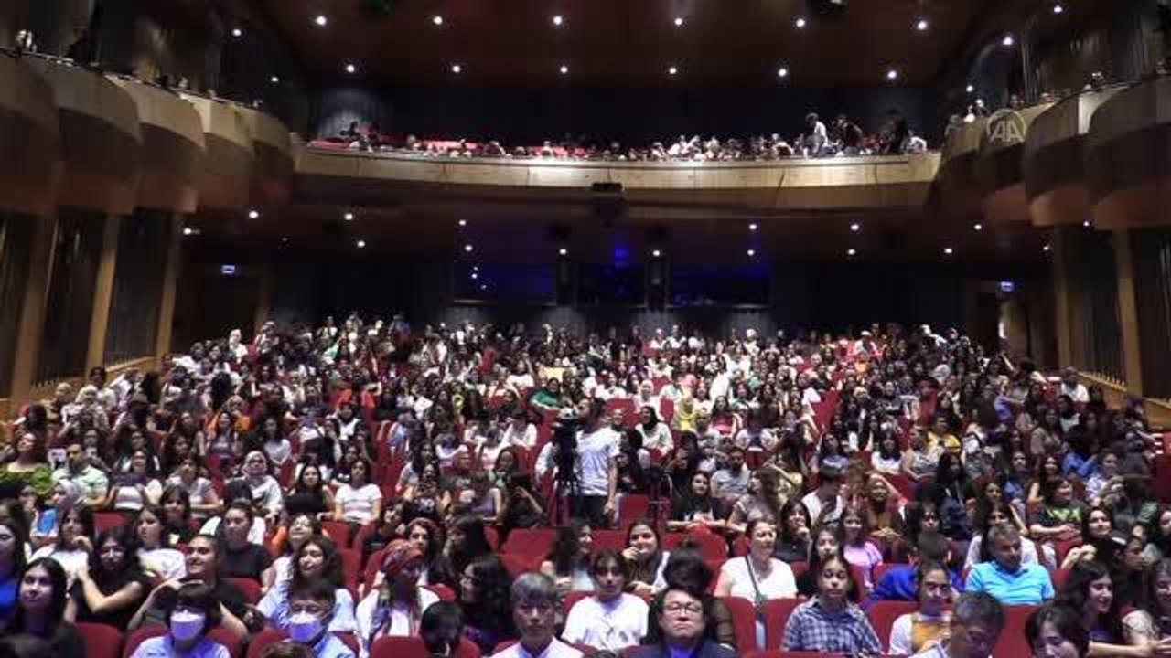 Güney Koreli müzik grubu "Ciipher" konser verdi