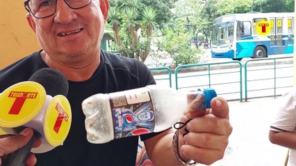 UN OBJETO EXTRAÑO AL INTERIOR DE UNA BOTELLA CON COLA PUSO EN JAQUE LA SALUD DE CIUDADANO