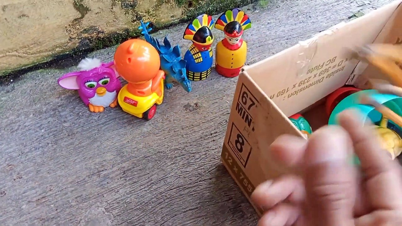 Temukan Banyak Ondel Ondel Betawi, Animal Plastik, Ondel Ondel dalam Telur, Ondel Ondel Jatuh