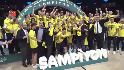Fenerbahçe Beko kupayı böyle kaldırdı