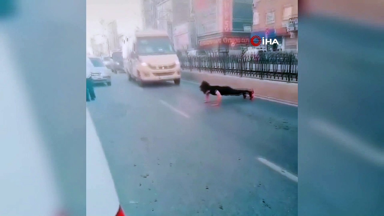 Sultangazi’de yabancı uyruklu şahsın yol ortasında yaptığı şoke etti