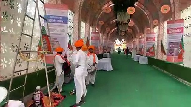 राज्यसभा चुनाव में 'झटके' के बाद फिर क्यों एकजुट हो रहे BJP के सीनियर नेता ?