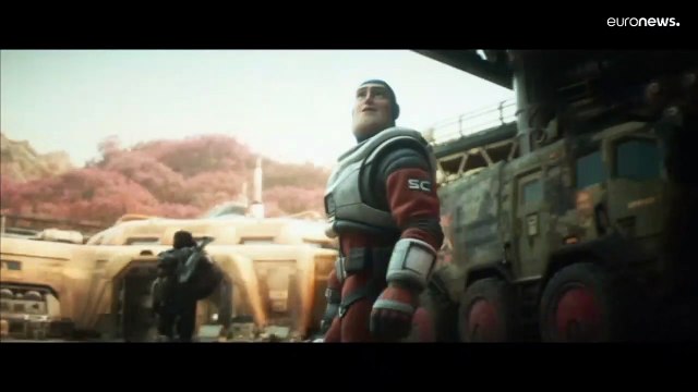 В ОАЭ запретили мультфильм Базз Лайтер из-за однополого поцелуя