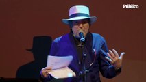 Joaquín Sabina rinde homenaje a Almudena Grandes en el Teatro Español de Madrid