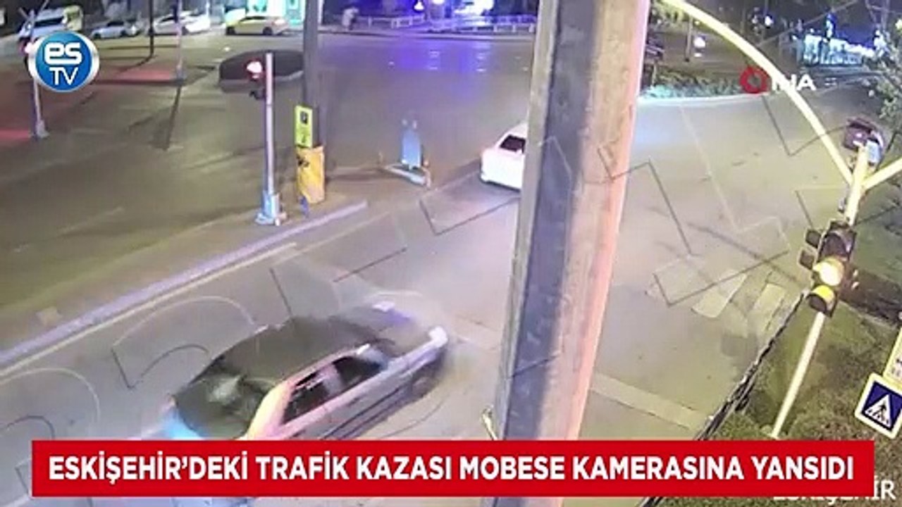 Eskişehir’deki trafik kazası MOBESE kamerasına yansıdı