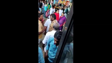 நீ எழுந்துரும்மா.. என் சொந்தகாரங்க உக்காரனும் ".. அரசு பேருந்தில் பெண்ணிடம் போலீஸ் அடாவடி.. வீடியோ!