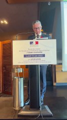 Thierry Chassagne salue Laeticia Hallyday dans son discours. 13 juin 2022. Paris.