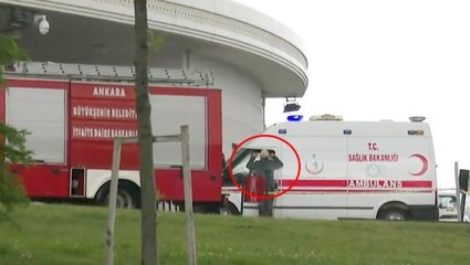 Son Dakika: Sağlık Bakanlığı önünde protesto! "Bakan gelmezse kendimi patlatacağım" diyen şahıs güçlükle ikna edildi