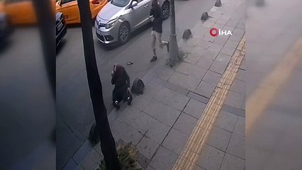 Mini etekli olsaydı neler olurdu neler! Kaldırımdaki başörtülü kadına alçak hareket