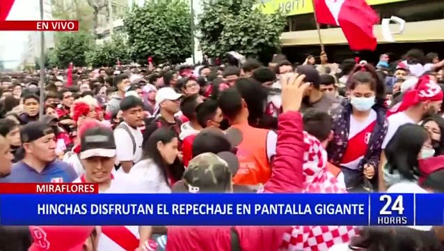 SJM: ¡Siempre alentando! hinchas de la Selección Peruana vivieron el repechaje en pantalla gigante