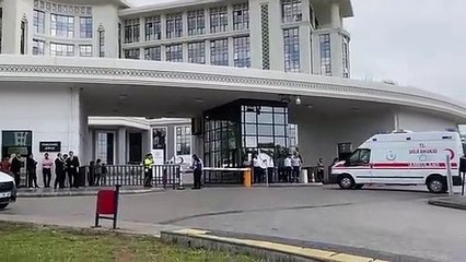 Sağlık Bakanlığı önünde şoför kendisini ambulansa kilitledi: Sağlık Bakanı gelmezse, tüpleri patlatırım