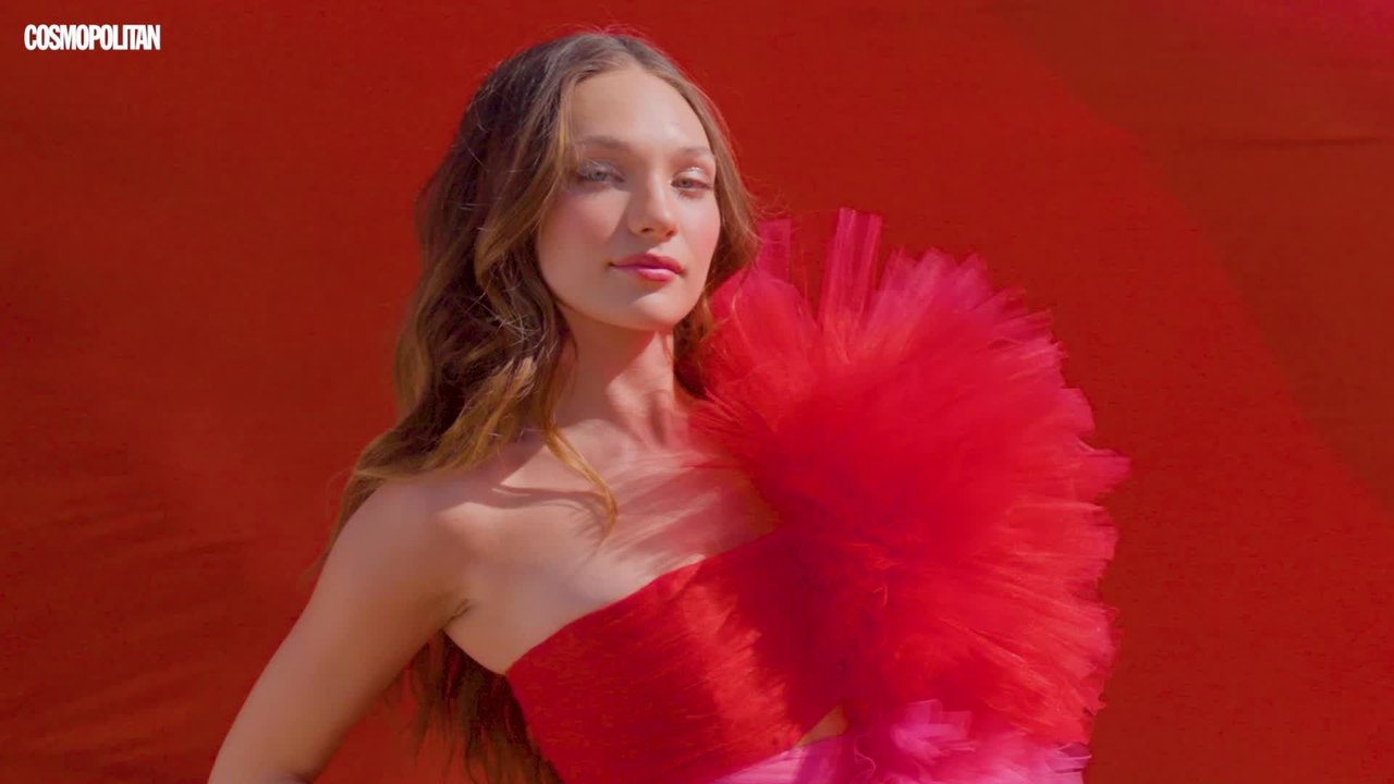 Maddie Ziegler's Cosmopolitan Cover Shoot | Cosmo Quiz