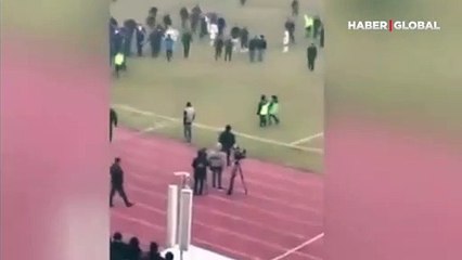 Yeşil sahada vahşet: Taraftar ve oyuncular hakemi öldürdü