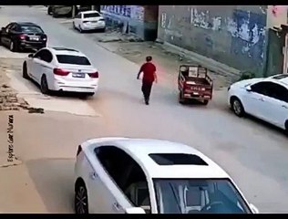 Agar bhuto zinda nai ha to ye lodar kon chala rah ha funny video cctv funny video