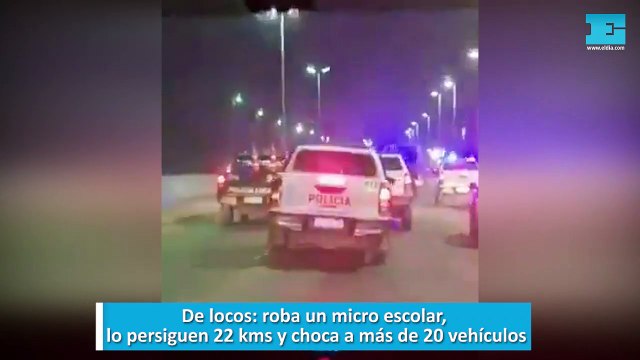 De locos, roba un micro escolar, lo persiguen 22 kms y choca a más de 20 vehículos