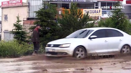 Yağışlar Niğde'yi de etkisi altına aldı: Ulaşım felç oldu