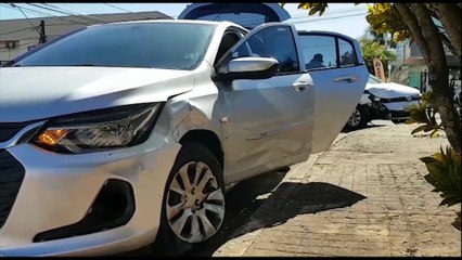 Gol e Ônix se envolvem em acidente na Rua General Osório