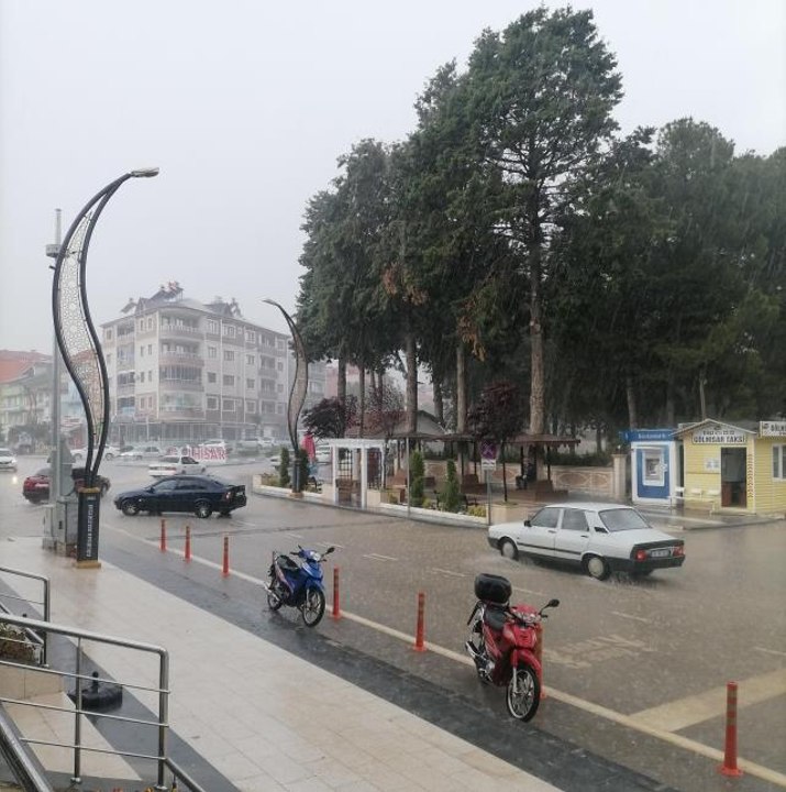 Sağanak etkili oldu