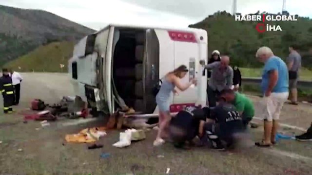 Antalya'nın Korkuteli ilçesinde turistleri taşıyan otobüs kaza yaptı: İlk belirlemelere göre 1 ölü, 22 yaralı