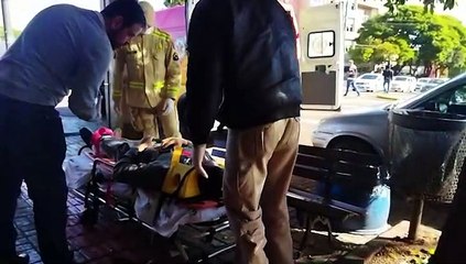 Motociclista fica ferido em colisão envolvendo Honda Biz e Volkswagen Voyage