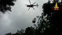 Elicottero caduto sul monte Cusna, il video del recupero dei resti