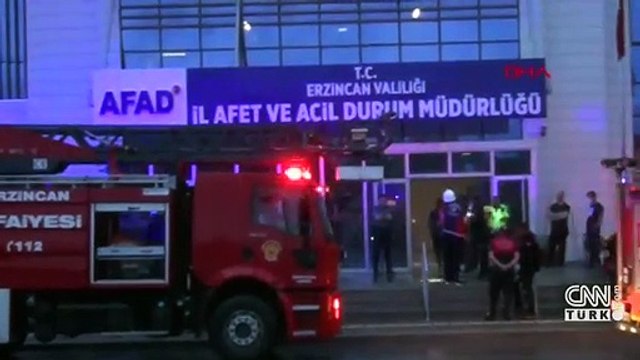 Erzincan'da AFAD binasına yıldırım düştü