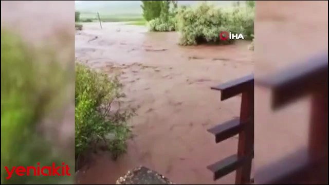 Sel suları köprüyü yuttu! Korku dolu anlar anbean kaydedildi