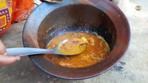 गोल्डफिश मछली की स्वादिष्ट करी | Goldfish curry recipe in village style oven | Tasty fish curry | village style fish curry