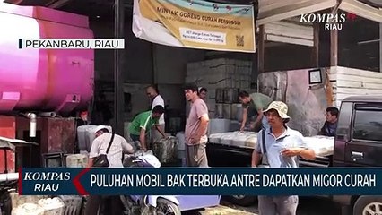 Puluhan Mobil Bak Terbuka Antre Dapatkan Migor Curah