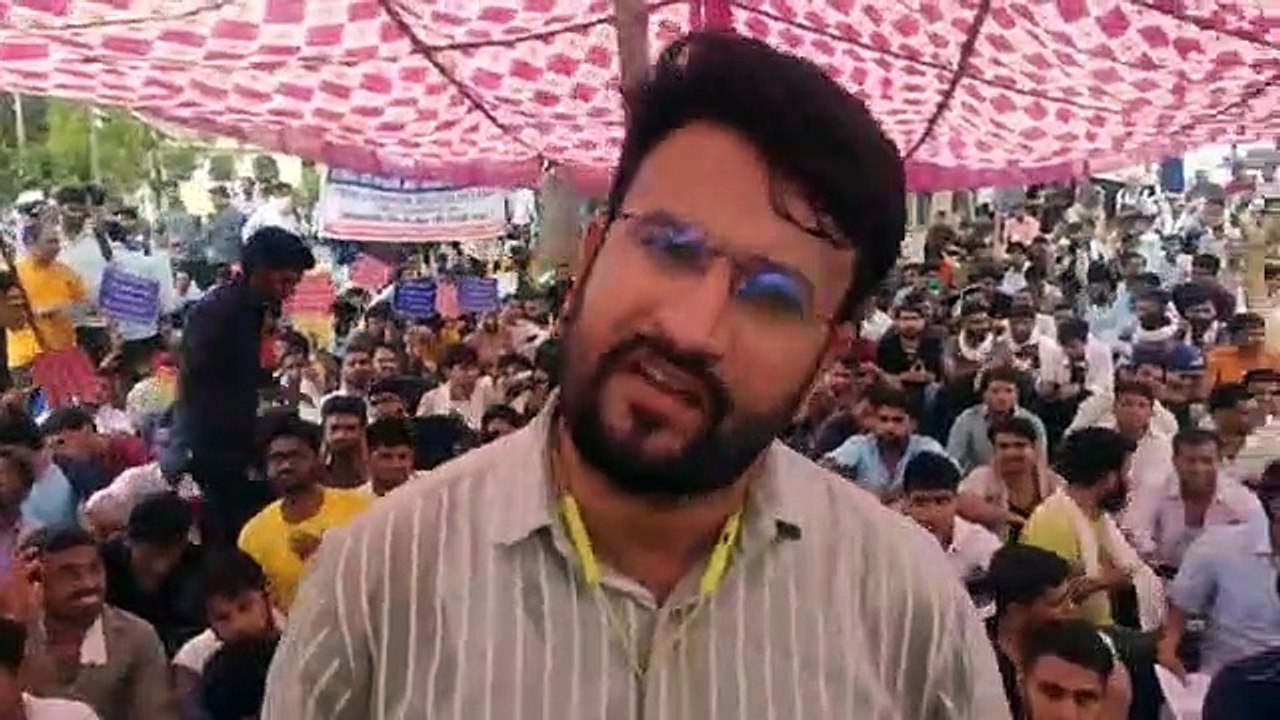 बढ़ता जा रहा भर्ती परीक्षाओं में फर्जीवाड़ा, विरोध कर रहे बेरोजगार खा रहे लाठियां