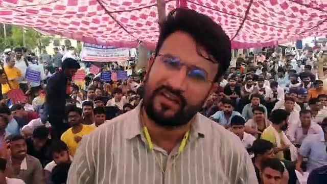 बढ़ता जा रहा भर्ती परीक्षाओं में फर्जीवाड़ा, विरोध कर रहे बेरोजगार खा रहे लाठियां