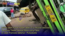 Akibat Jalan Rusak, Mobil Truk Muatan Batubara Terguling Timpa Sepeda Motor di Jatiluhur Purwakarta