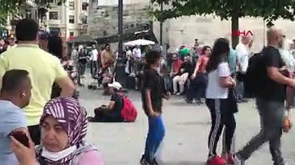 Kadını darp eden saldırgana kafa attı