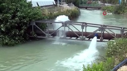 Tải video: Antalya'da içme suyu ana borusu patladı, ortaya şelaleyi andıran görüntüler çıktı