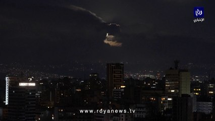 "قمر الفراولة" يضيء سماء الأرض