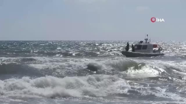 Torununu kurtarmak için denize atladı, rip akıntısında boğuldu