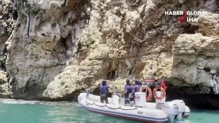 Antalya’da falezlerde nefes kesen kedi kurtarma operasyonu