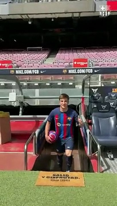 Pablo Torre salta al Camp Nou para dar sus primeros toques / FCB