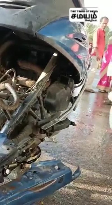 டூவீலரில் கமுக்கமாக பதுங்கியிருந்த பாம்பு; ஷாக் ஆன கட்டட மேஸ்திரி!