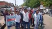 कोविड स्वास्थ्य सहायकों ने निकाली रैली, फूंका स्वास्थ्य मंत्री का पुतला