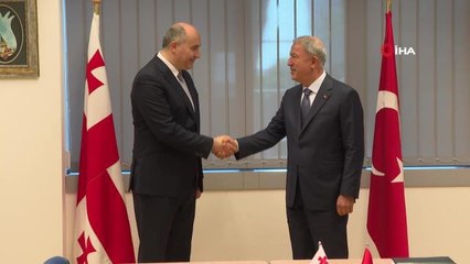 Bakan Akar, Gürcistan Savunma Bakanı Burculadze ile görüştü