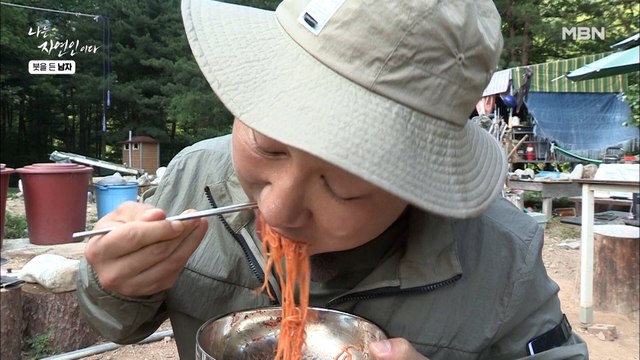 [자연 밥상] 요리도 예술...? 감각적으로 재료 때려 넣는 자연인! 그의 독특한 비빔국수의 맛은?